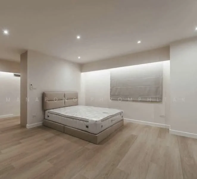 5 Bedroom condo in Regent 71 Place