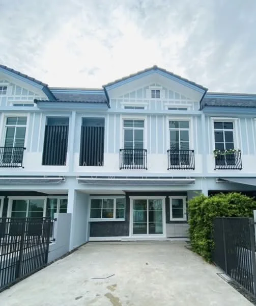 3 Bedroom condo in Indy 2 Bangna-Ramkhamhaeng 2