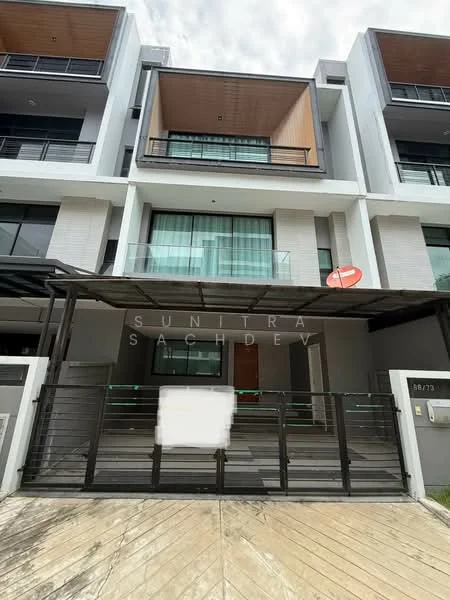 3 Bedroom condo in Nirvana Define Srinakarin-Rama 9