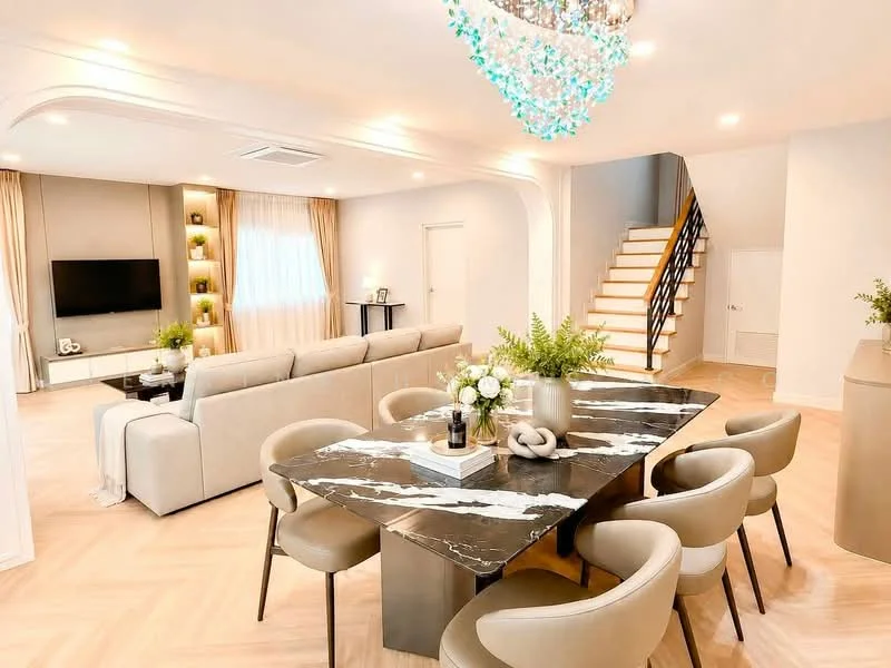 4 Bedroom condo in Centro Bangna