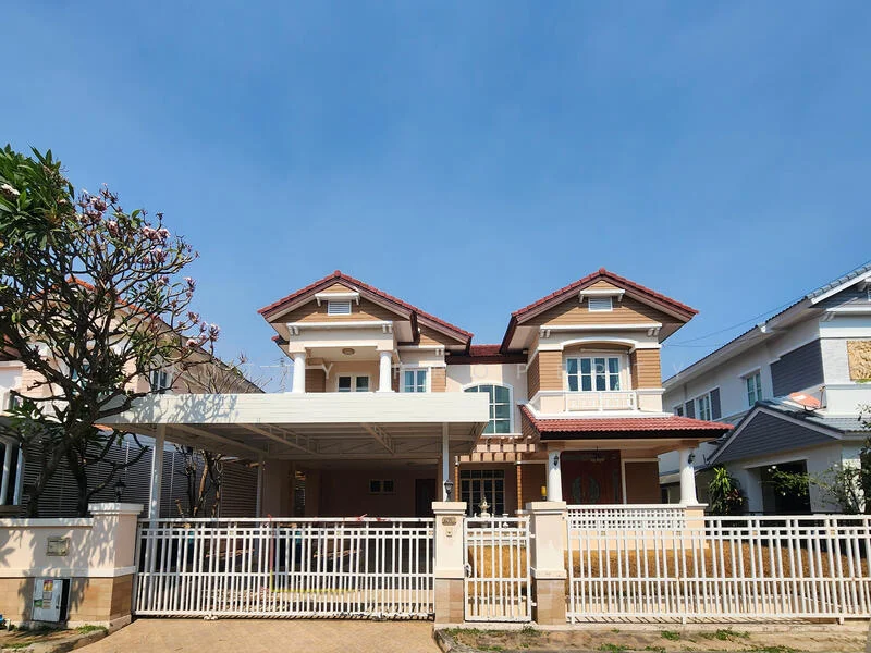 3 Bedroom condo in Baan Nantawan Srinakarin