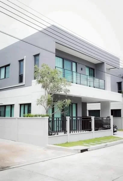 4 Bedroom condo in Centro Bangna