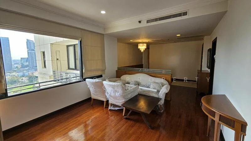 3 Bedroom condo in Baan Piya Sathorn