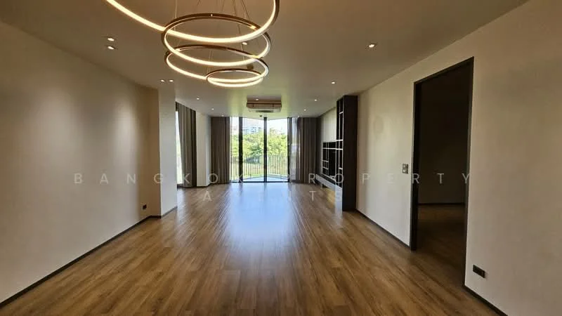 3 Bedroom condo in Raveevan Space