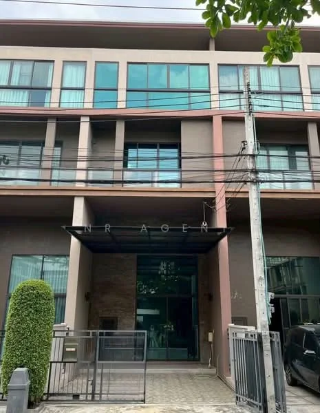 3 Bedroom condo in Baan Klang Muang Ratchayothin