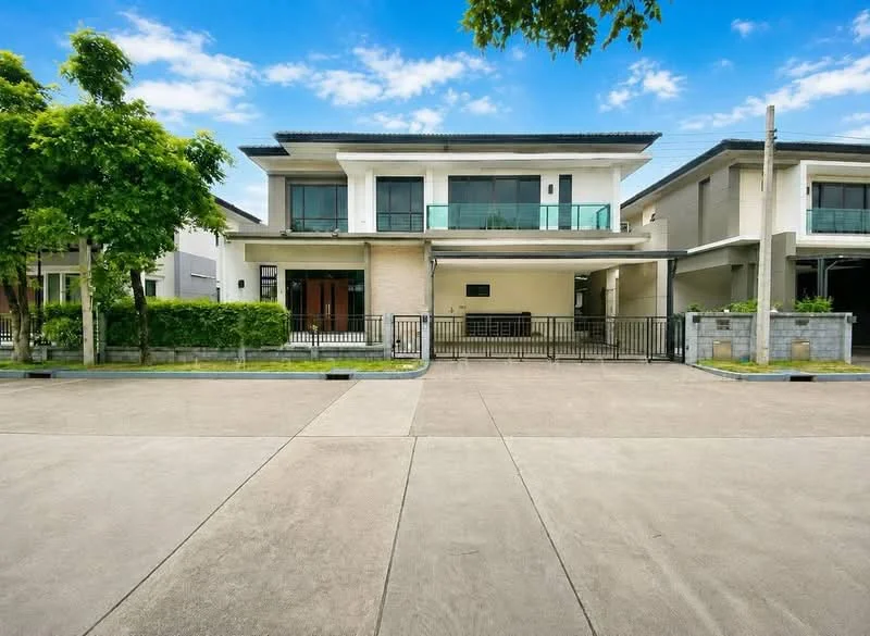 4 Bedroom condo in The City Pattanakarn