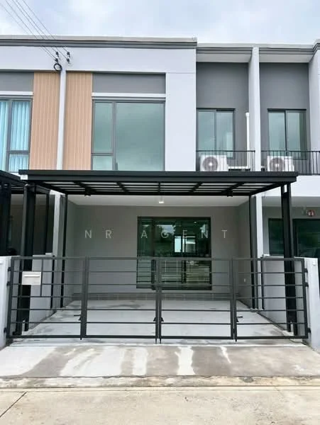 3 Bedroom condo in Pleno Sukhumvit-Bangna 2