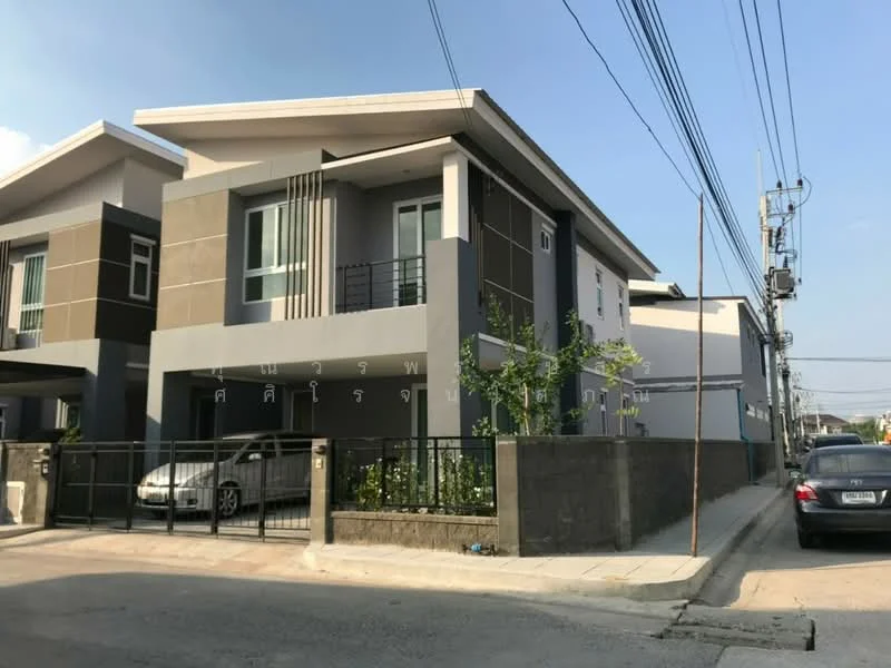 3 Bedroom condo in The Grand Thaisomboon