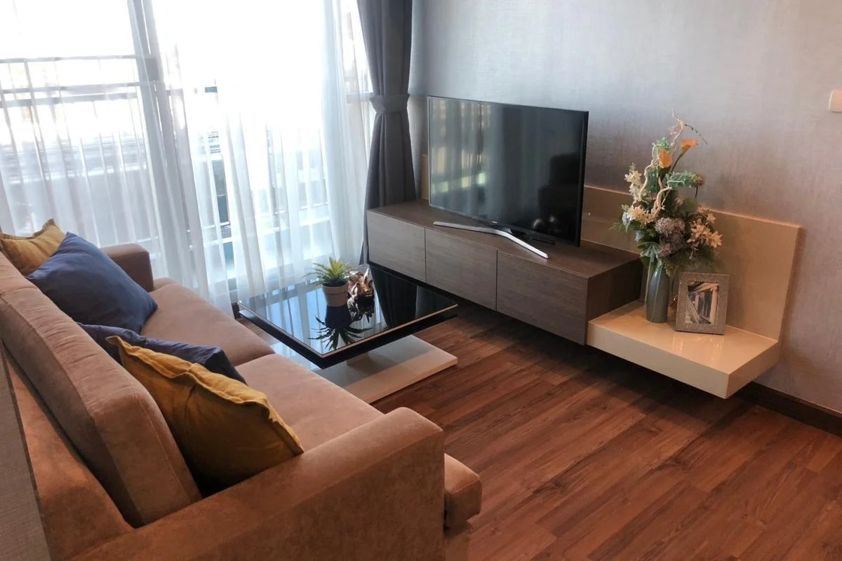 2 Bedroom condo in Chewathai interchange