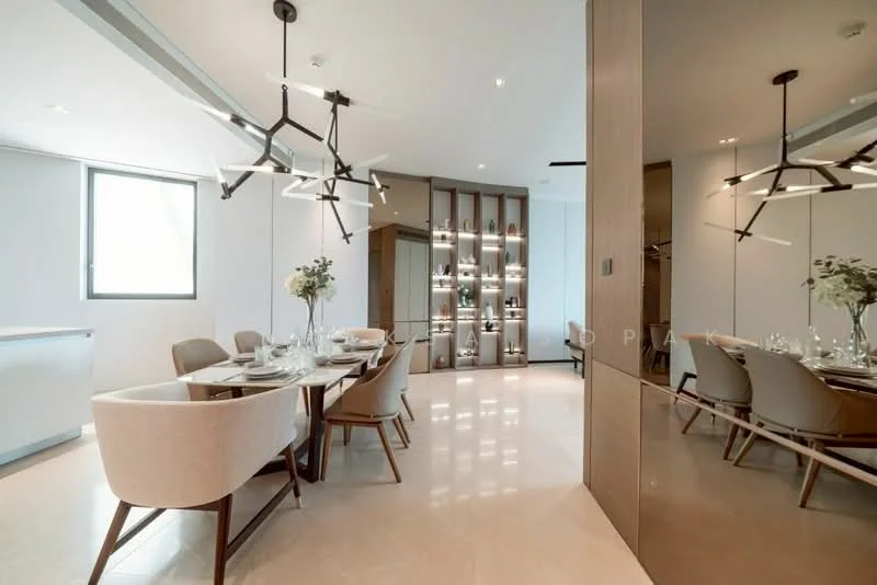 2 Bedroom condo in Banyan Tree Residences Riverside