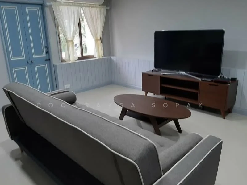 2 Bedroom condo in Thewet Mansion