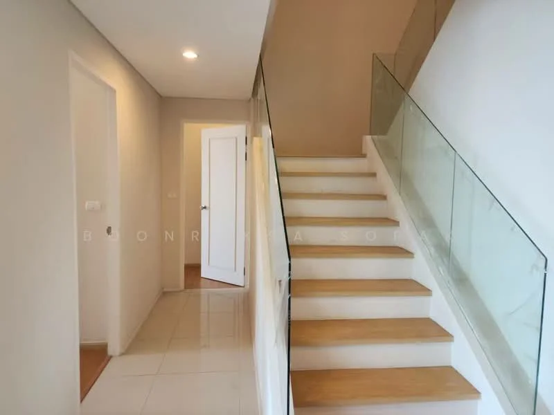 4 Bedroom condo in Villa Asoke