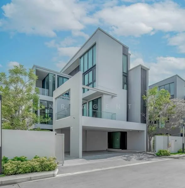 4 Bedroom condo in VIVE Krungthep Kreetha