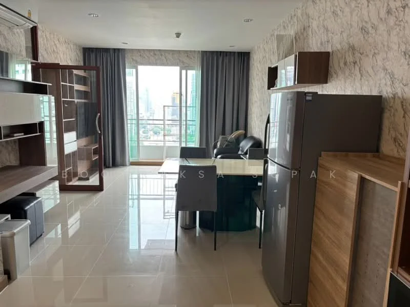 2 Bedroom condo in Circle Condominium