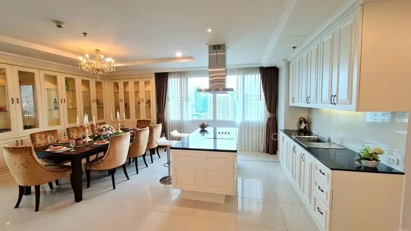 4 Bedroom condo in Piyathip Place
