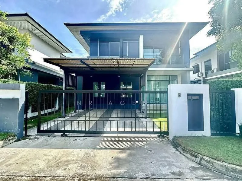 4 Bedroom condo in Setthasiri Krungthep Kreetha