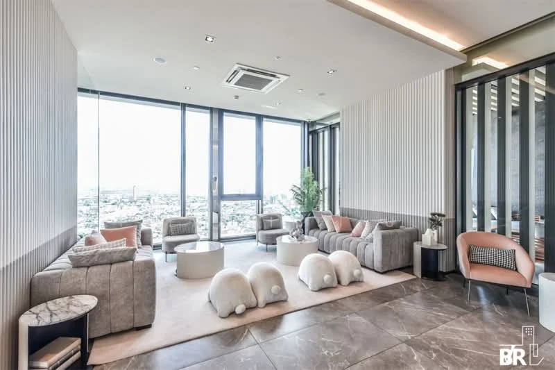 3 Bedroom condo in Rhythm Charoenkrung Pavillion