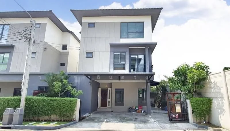 4 Bedroom condo in Baan Klang Muang The Edition Rama 9-Pattanakarn