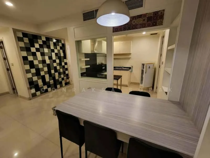 2 Bedroom condo in Watermark Chaophraya