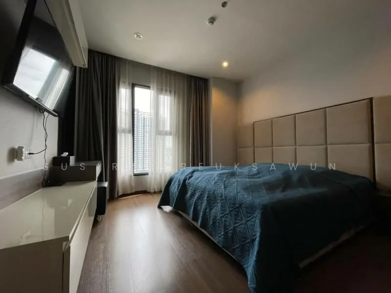 2 Bedroom condo in Chewathai Residence Bang Pho
