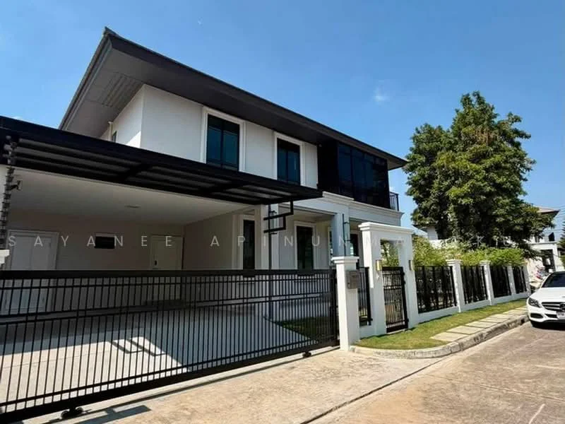 3 Bedroom condo in Setthasiri Pattanakarn