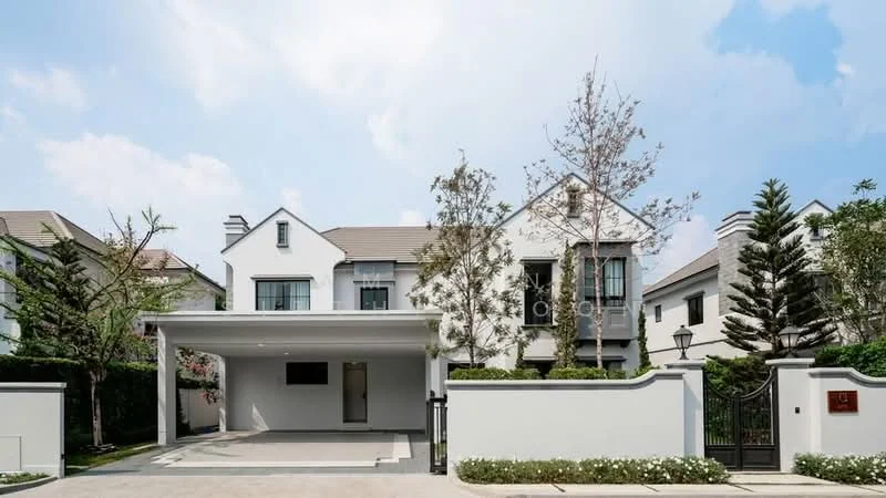 3 Bedroom condo in Nantawan Rama 9 - New Krungthepkreetha