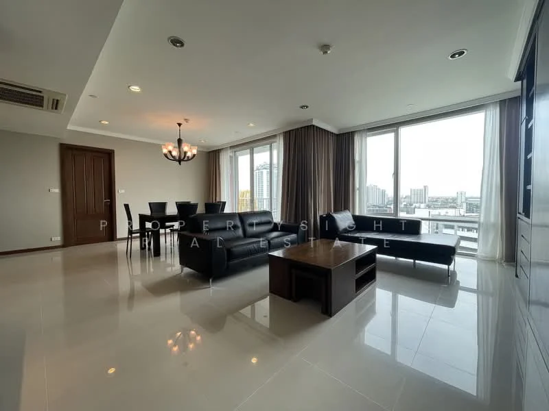 3 Bedroom condo in Fullerton Sukhumvit