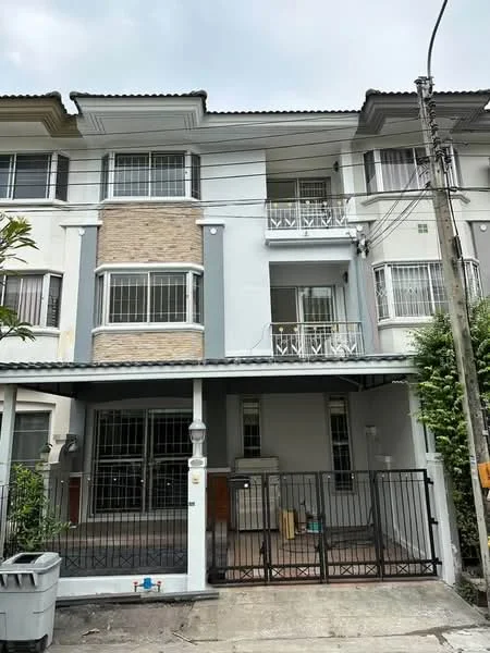 4 Bedroom condo in Supalai Ville Ekkamai-Ramindra
