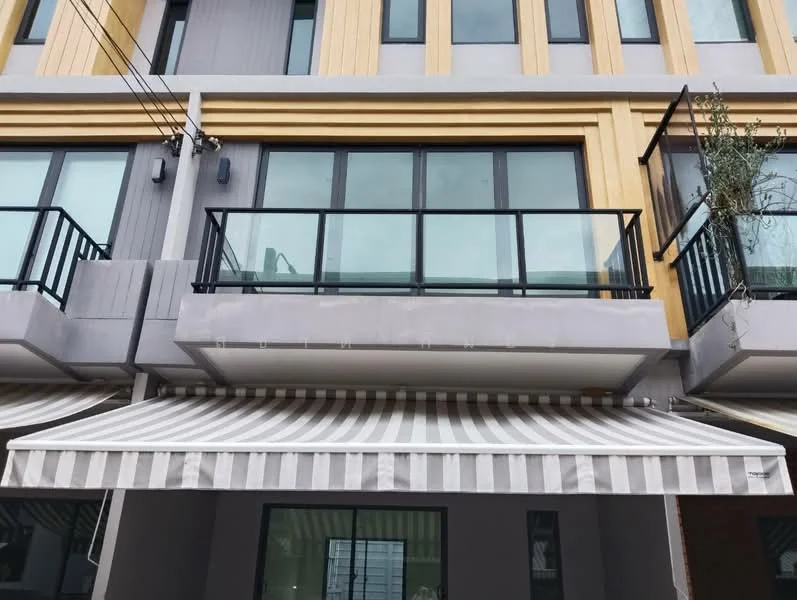 4 Bedroom condo in Eigen Premium Townhome Pattanakarn