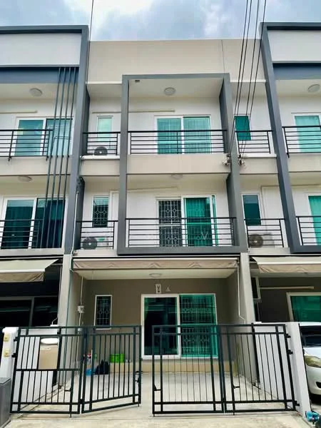 3 Bedroom condo in Baan Klang Muang Suanluang