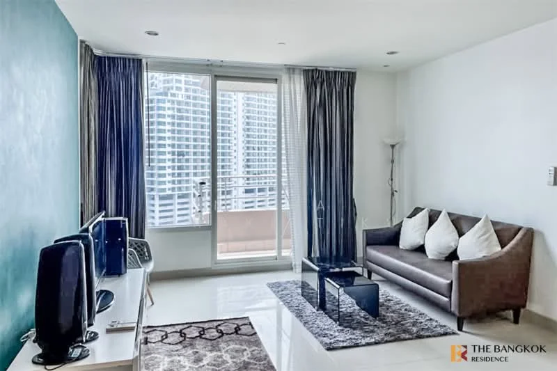 2 Bedroom condo in Watermark Chaophraya