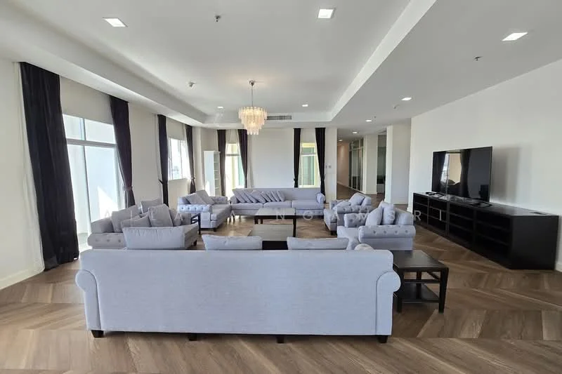 4 Bedroom condo in Grand Mercure Bangkok Asoke Residence