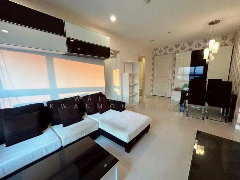 2 Bedroom condo in Hive Sathorn