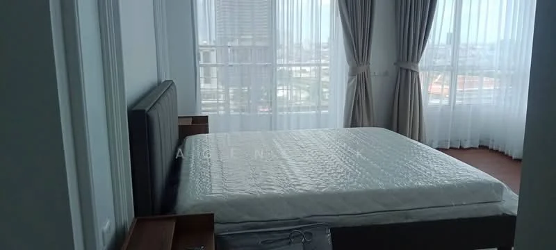 2 Bedroom condo in Supalai River Place Charoen Nakorn