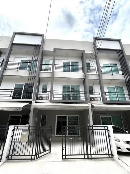 3 Bedroom condo in Baan Klang Muang Suanluang