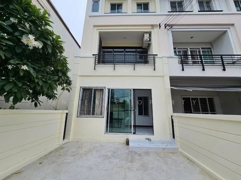 3 Bedroom condo in Baan Klang Muang The Royal Monaco Srinakarin-Pattanakarn