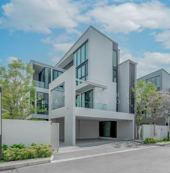 4 Bedroom condo in VIVE Krungthep Kreetha