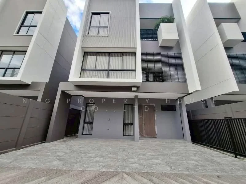 3 Bedroom condo in Feel Town Lat Phrao 101