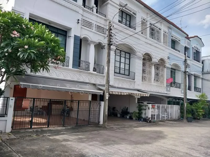 3 Bedroom condo in Baan Klang Muang Ladprao-Yothin Phatthana