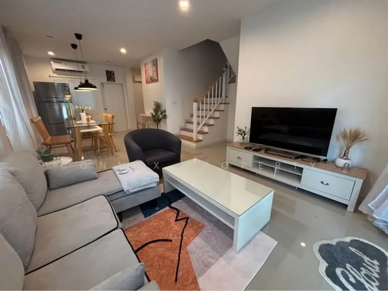 4 Bedroom condo in Chuan Chuen Park Onnut-Wongwaen