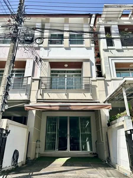 3 Bedroom condo in Baan Klang Muang The Paris Rama 9-Ramkamhaeng