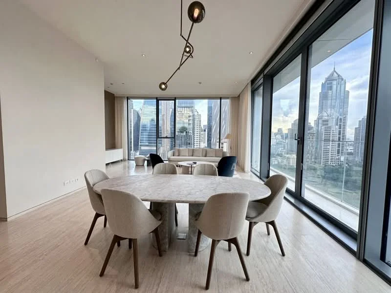 2 Bedroom condo in Scope Langsuan