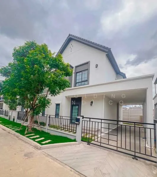 4 Bedroom condo in Centro Bangna