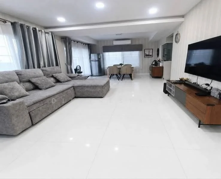 3 Bedroom condo in Villaggio Srinakarin-Bangna