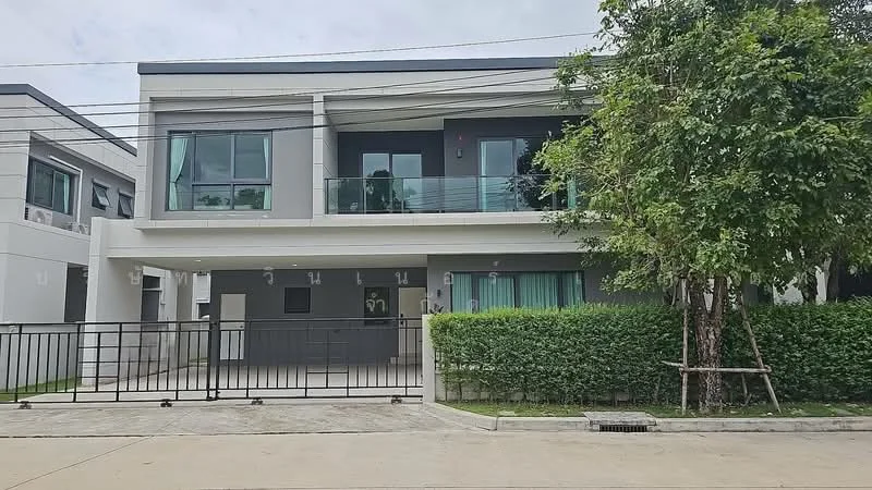 4 Bedroom condo in Centro Bangna