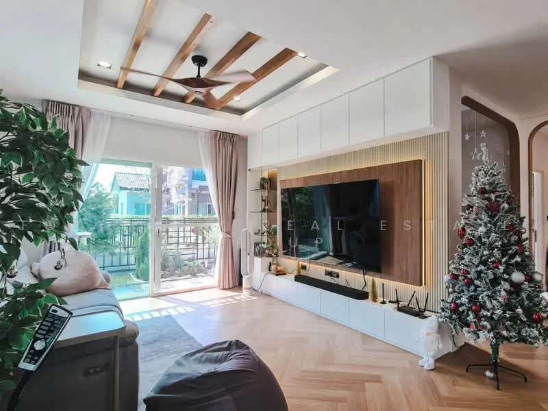 4 Bedroom condo in Centro Phahol-Vibhavadi 2