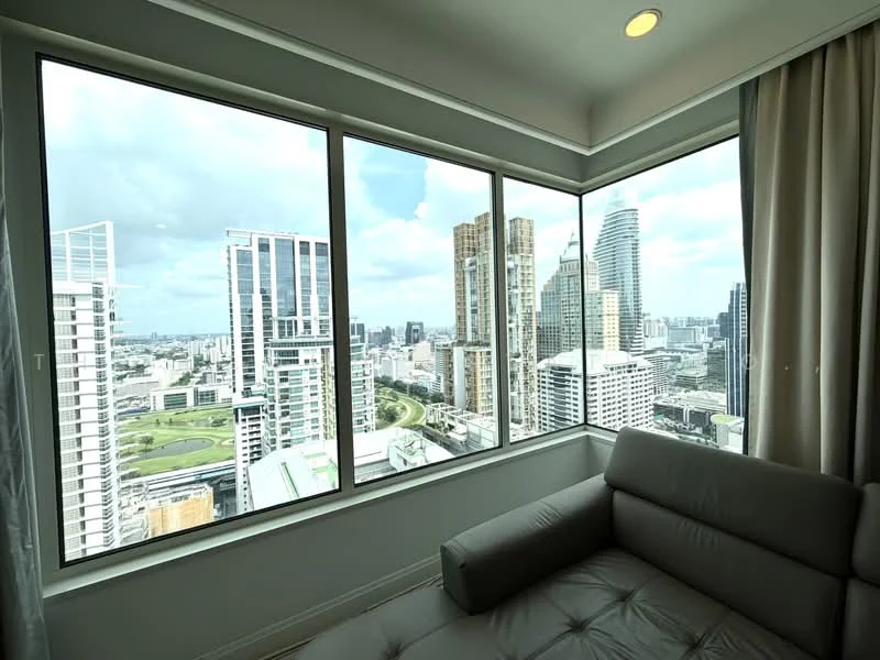 3 Bedroom condo in Q Langsuan
