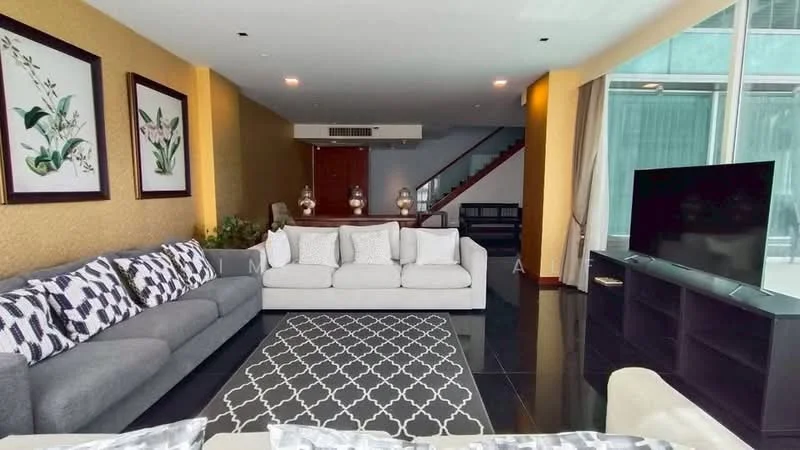 3 Bedroom condo in Le Raffine Jambunuda Sukhumvit 31