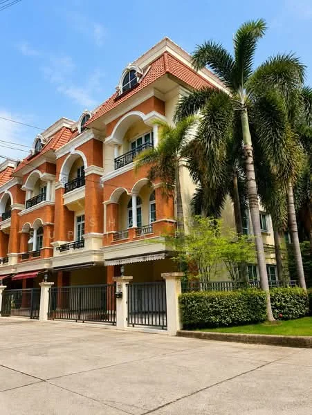 3 Bedroom condo in Casa City Ladprao