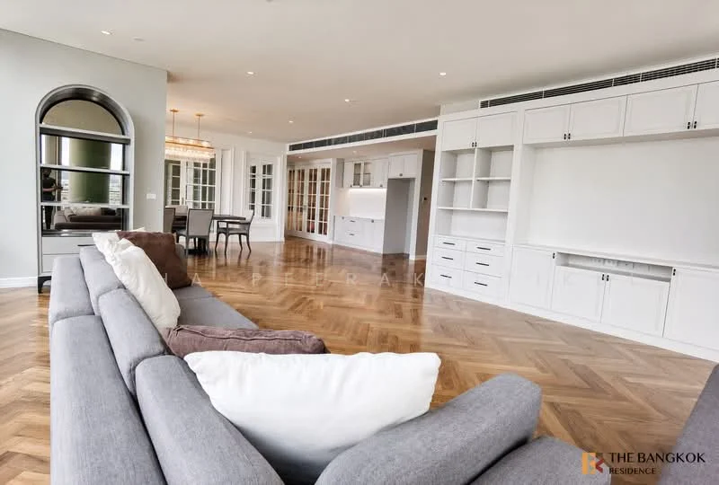 3 Bedroom condo in The Park Chidlom
